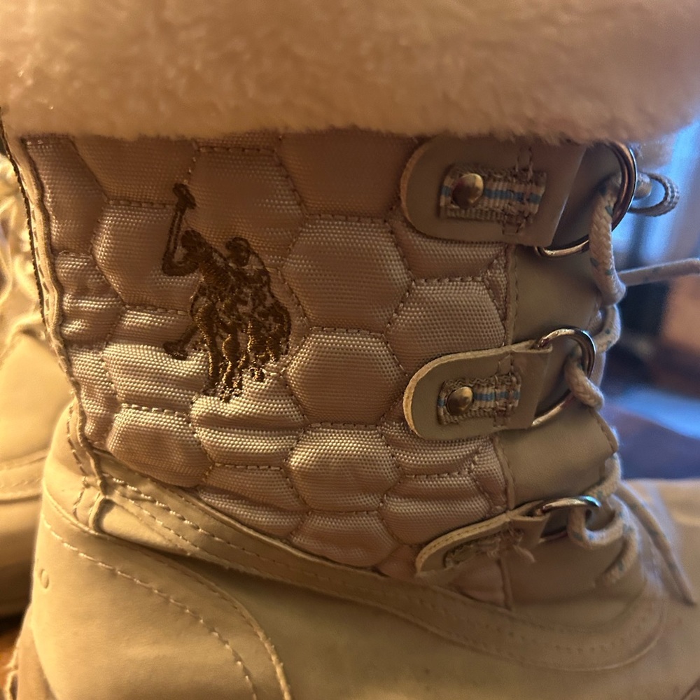 U.S Polo Assn white Boots Used size 8.5